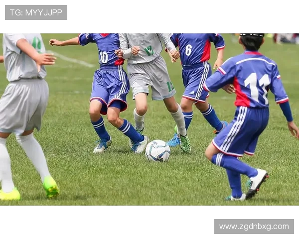 足球运动员的个体战术与团队协调